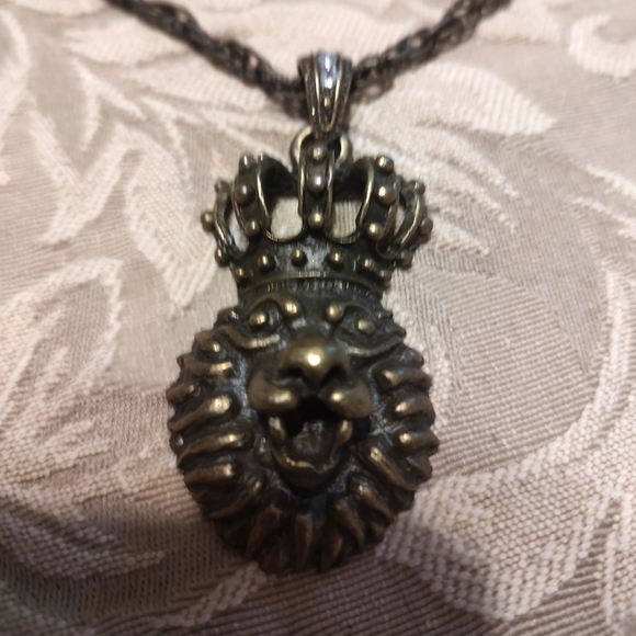 Vintage Jewelry - 🦁Sensational Vtg 90's Antiqued Gold Brass & Rhinestone King Crown Lion Necklace